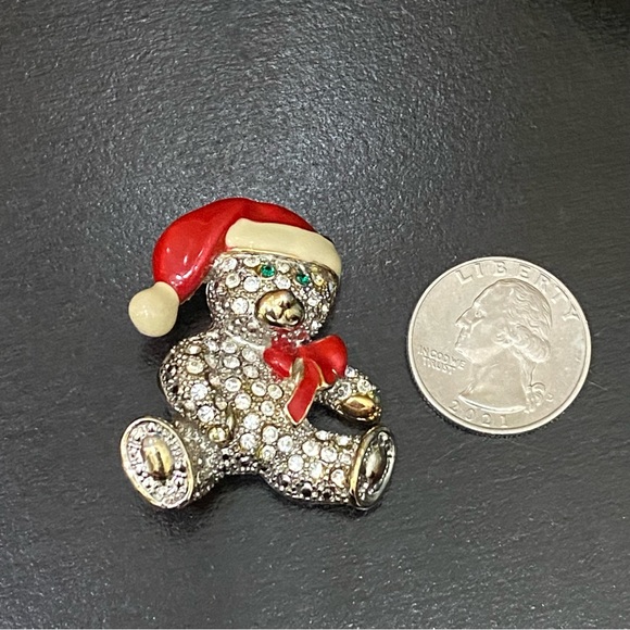 Vintage Unsigned Bling Sparkly Pavé Enameled Christmas Bear Brooch - Picture 4 of 9